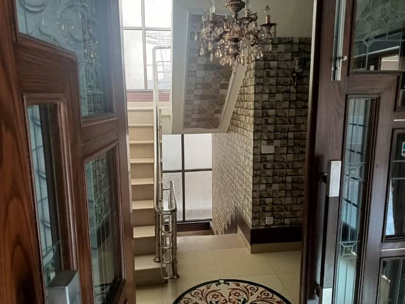 Gorgeous Prime Location 12 Marla House For sale Available In Gulberg 3 5