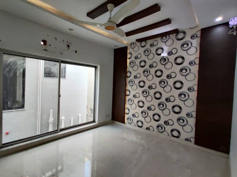 4 Beds 10 Marla Good Location House for Rent in Block Z DHA Phase 3 Lahore. 2