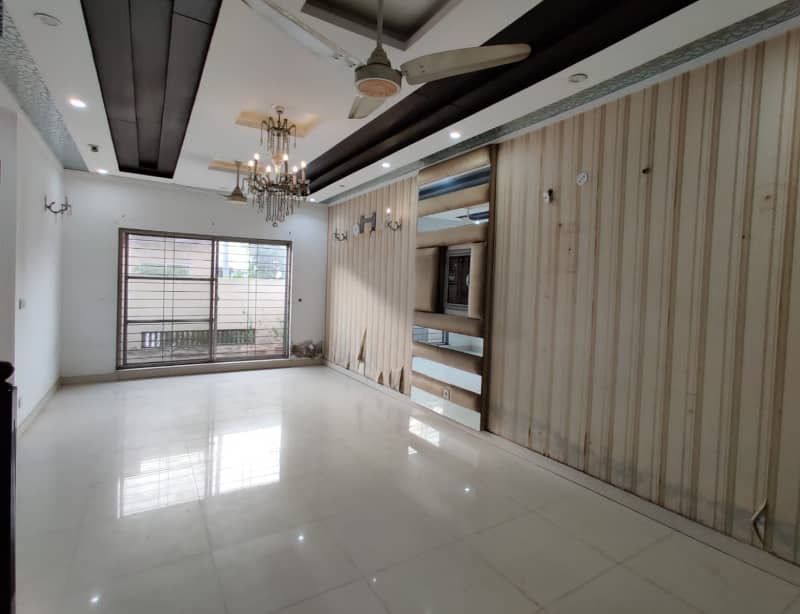 4 Beds 10 Marla Good Location House for Rent in Block Z DHA Phase 3 Lahore. 5