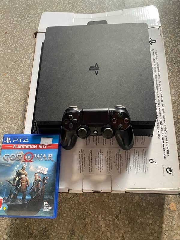 PS4 SLIM with original controller  and God of war 1