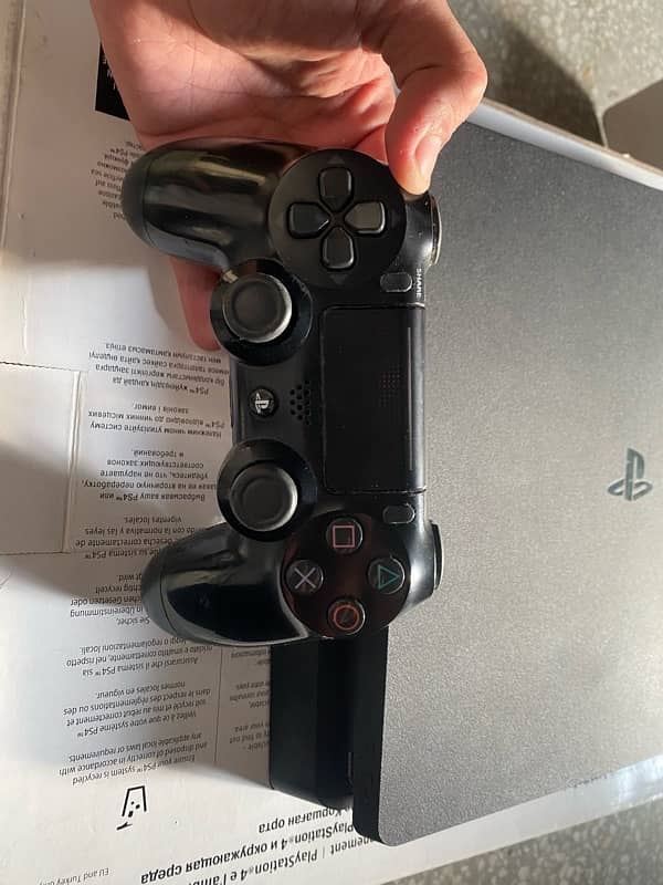 PS4 SLIM with original controller  and God of war 7