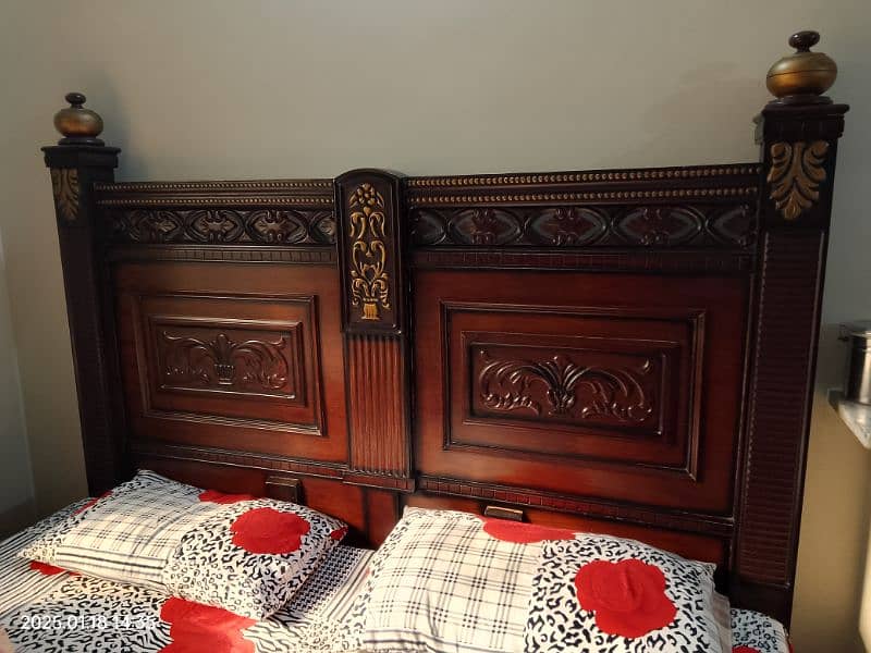 King size used bedset for sale 0