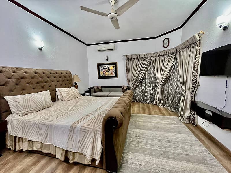 Kanal Stunning Design Well Maintained Bungalow near to Park 12