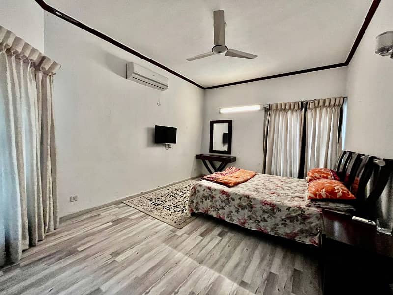 Kanal Stunning Design Well Maintained Bungalow near to Park 16