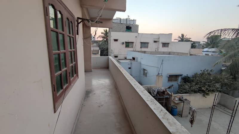 Residential portion available for rent 4 Bedroom Drawing Dining American Gulshan-e-Iqbal Block 3, Karachi 2