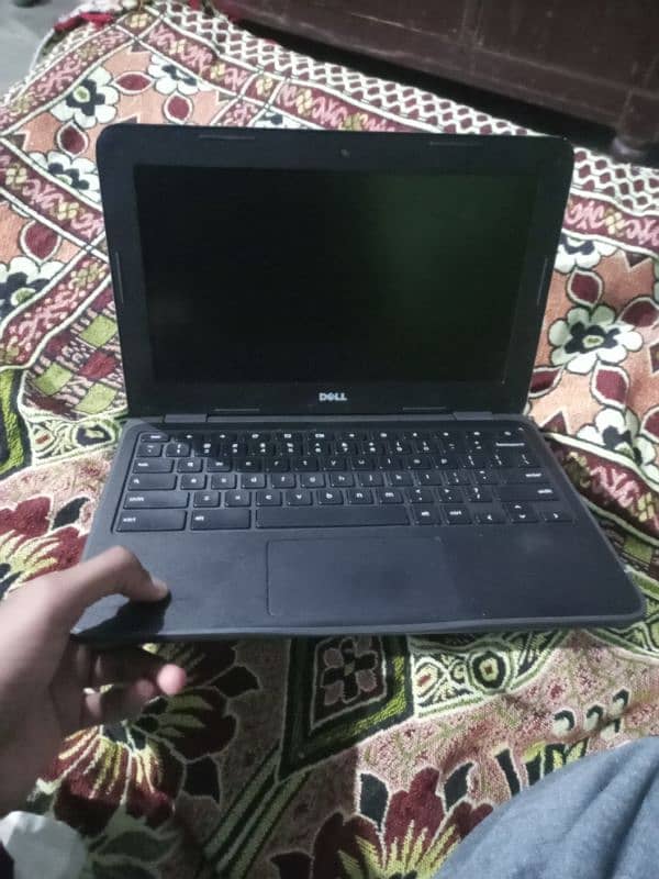 Dell Chromebook 3180 with charger 1