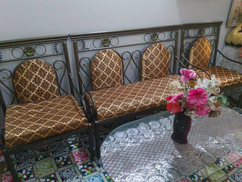 4 siter iron sofa with iron glass table 0