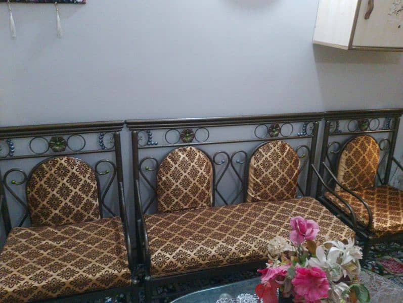 4 siter iron sofa with iron glass table 2