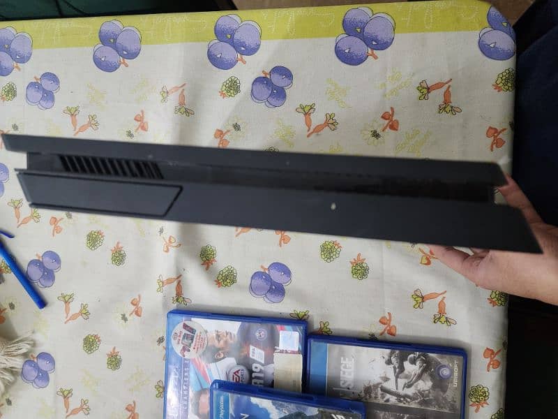 Ps4 slim 500Gb Mint condition 2