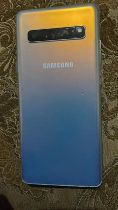 Samsung s10 plus 5g front side dot show on image