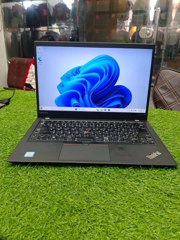 LENOVO X1 CARBON CORE i7 7TH GEN LAPTOP . . 0