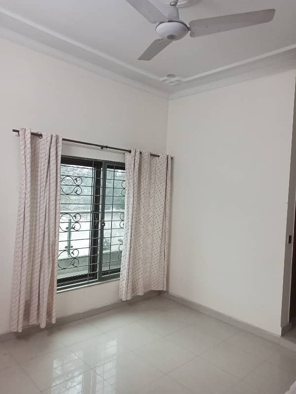 1 bedroom available for rent in nasheman iqbal ph1 0