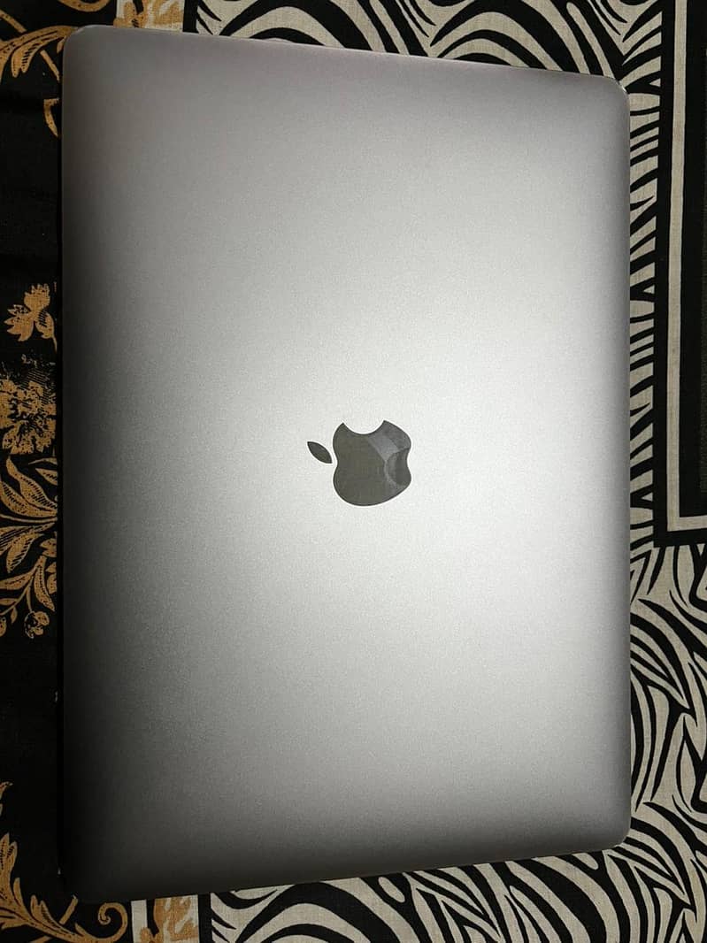 MacBook Air M1 (2020) 8