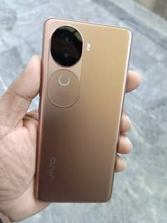 Vivo v40e 10 by 10 box pack condition 10 month warranty with original