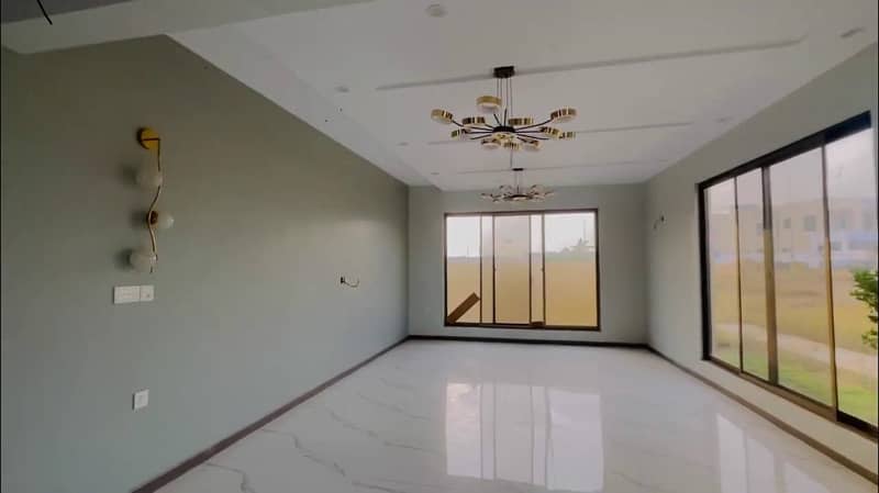 272sq yd Ready to Move Villa in Precinct-1 0.5km from main entrance. A-One Construction Standard 5Bed Drawing Dining Lounge 10