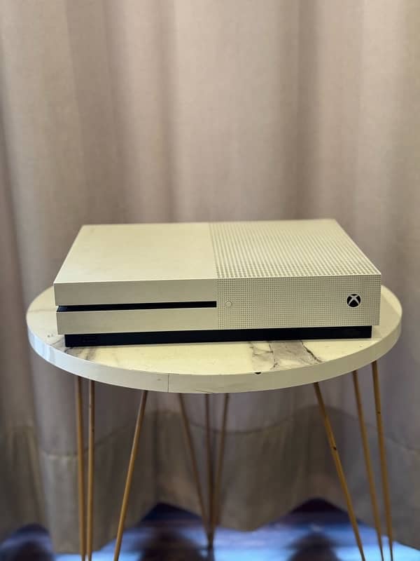 Xbox One S with Games 3