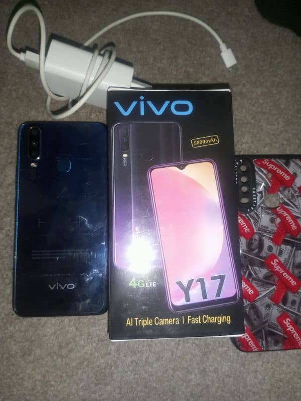 vivo y17 8 256 only 15 days use 1 year guarantee Dana charger 10/10 ok 0