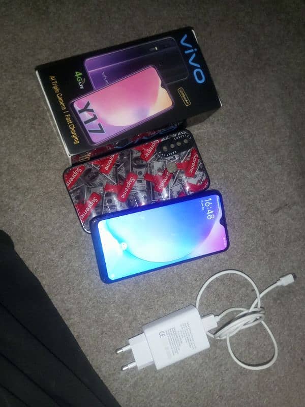 vivo y17 8 256 only 15 days use 1 year guarantee Dana charger 10/10 ok 6