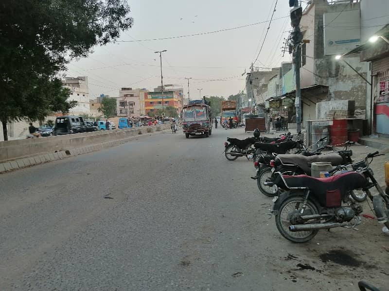 House Old Demolished Condition 150 Feet Commercial Main Road Putti West Open Road. KDA Lease. 24-Hour Sweet Water And Electricity. Ideal For Investment, Living, And Business, Showroom, School, Hospital, Restaurant, Mart, Pakwan Center, Bank, Etc. 6