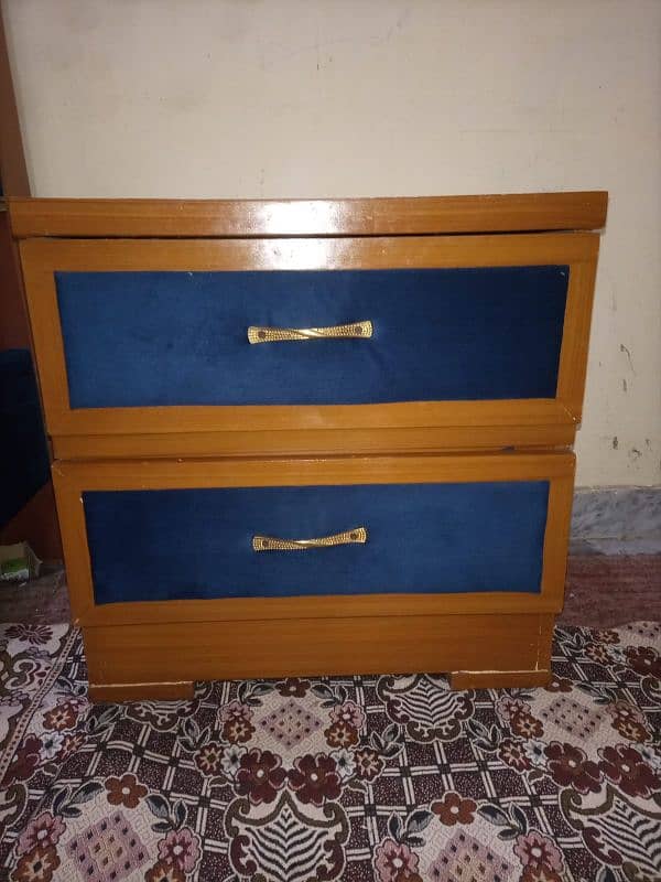 Royal blue color Queen size bed in lush condition for sale 2