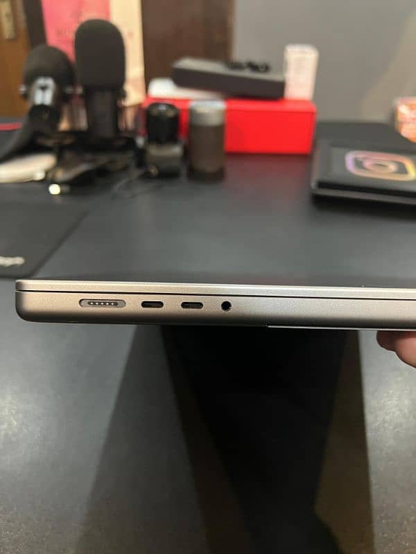 macbook M2 Pro 2023 | 16 inches 4