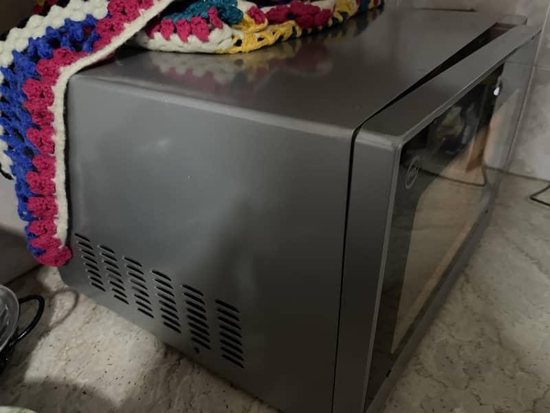 PEL microwave oven in good condition. 2