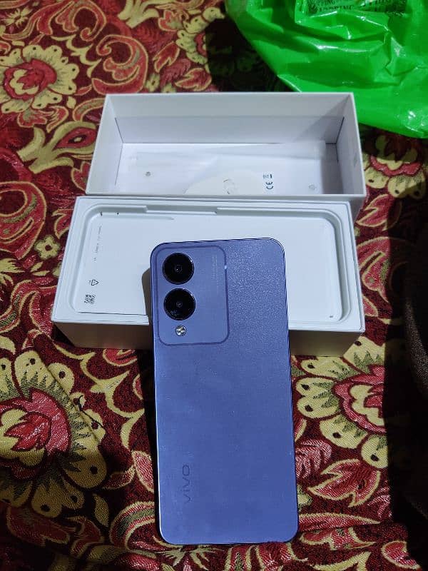 vivo y17S with full accessories and box 4/128 4