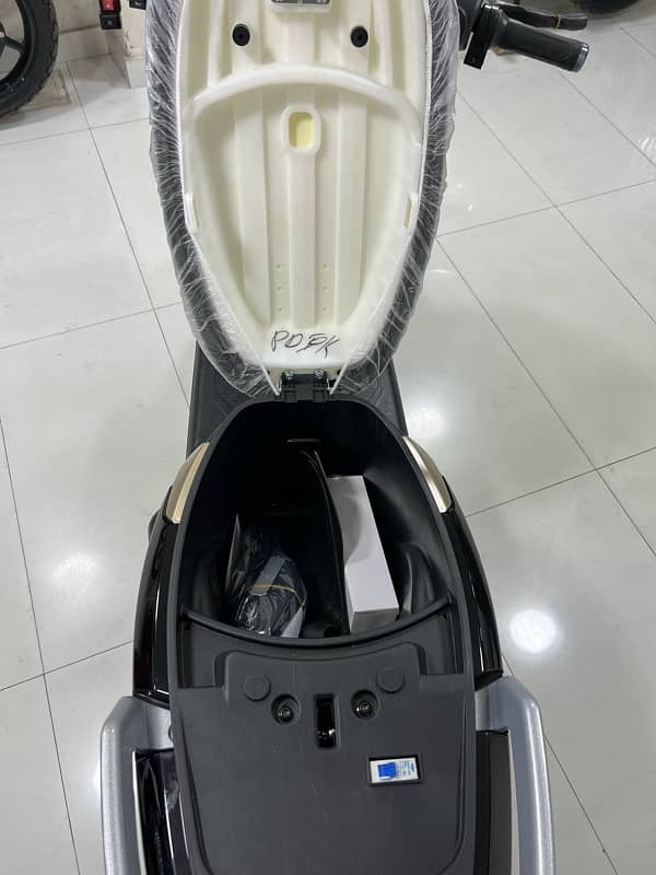 Evee GenZ Electric Scooter 8