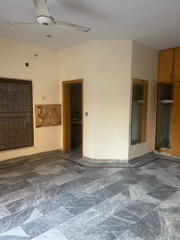 17 Marla Upper Portion For Rent Near By Masjid&Park 0