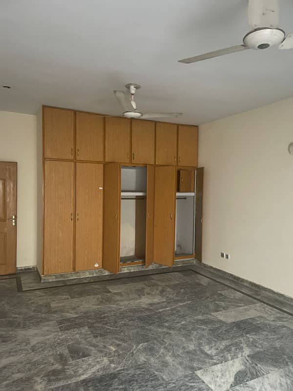 17 Marla Upper Portion For Rent Near By Masjid&Park 10