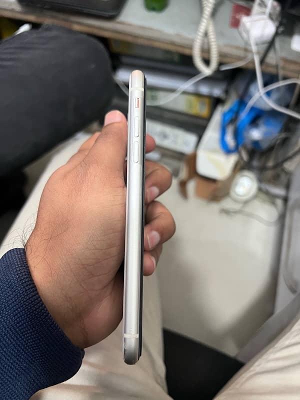 iPhone 11 64GB 3