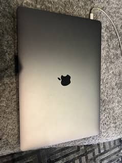 Macbook pro i7 2.9GHZ quad core 2017