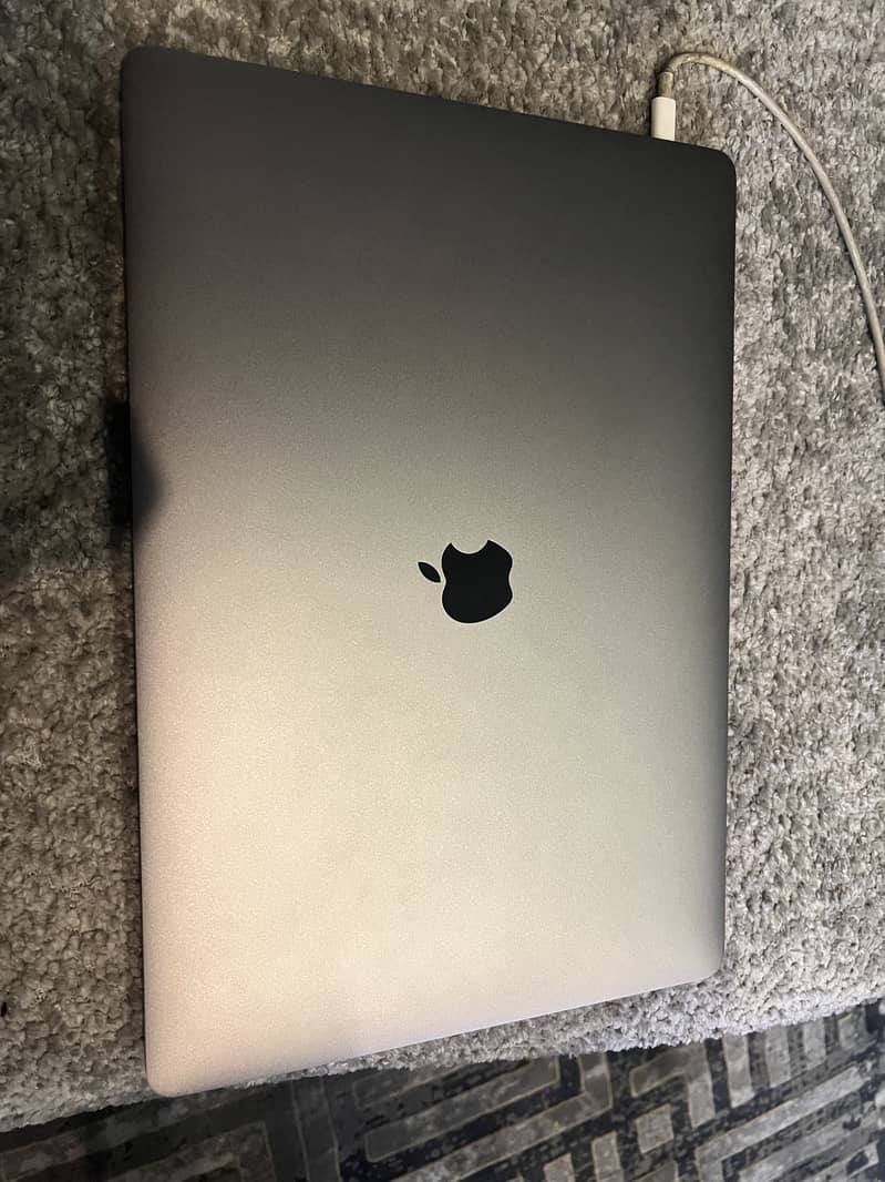 Macbook pro i7 2.9GHZ quad core 2017 0