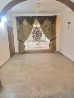 10 Marla house for Rent in prime location