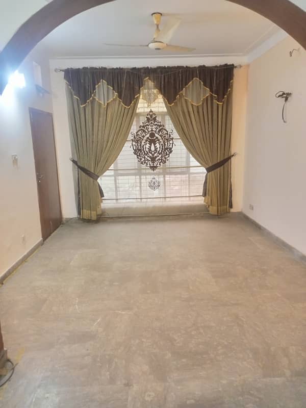 10 Marla house for Rent in prime location 0