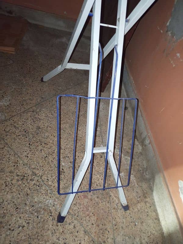 iron stand (10/10) size adjustable very big 3