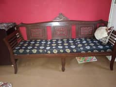 I am selling sofa set 5 seater only one month used