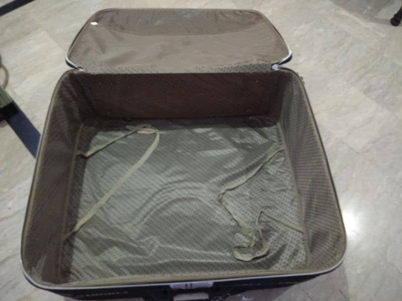 Suit Case with wheels for Sale 4