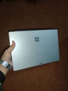 Microsoft Surface Pro 4 8 GB 256 GB i5 6th Generation