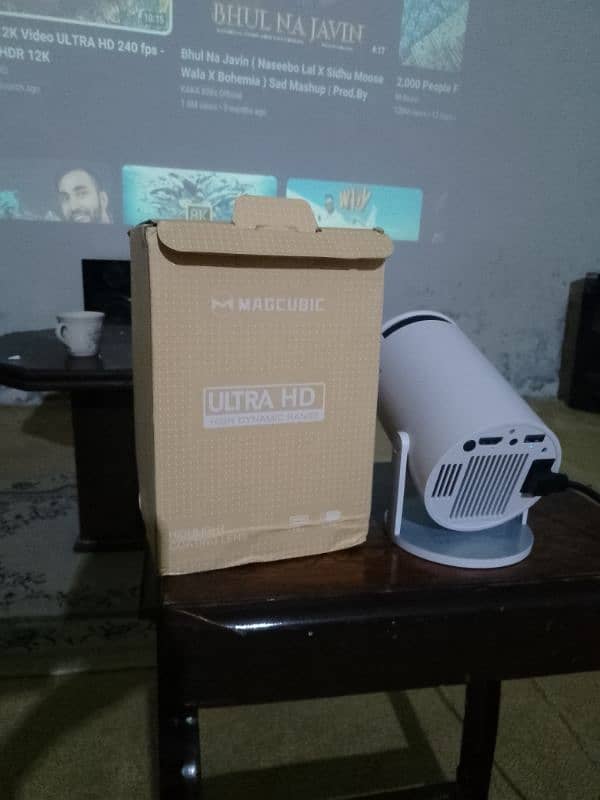 HY300Pro projector 0