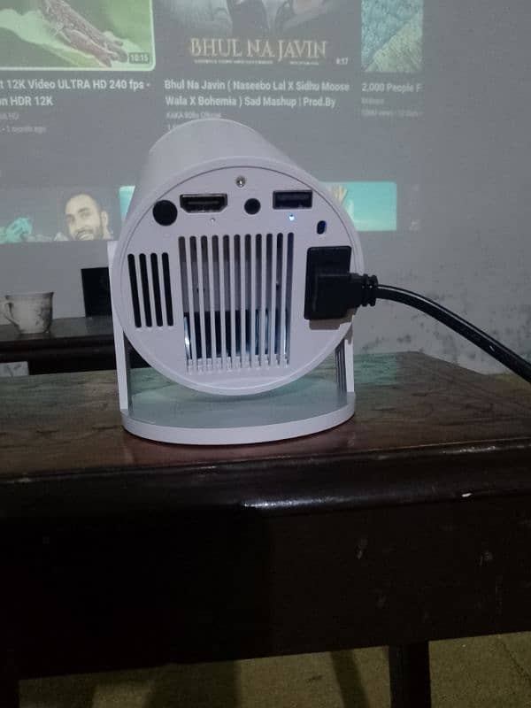 HY300Pro projector 2