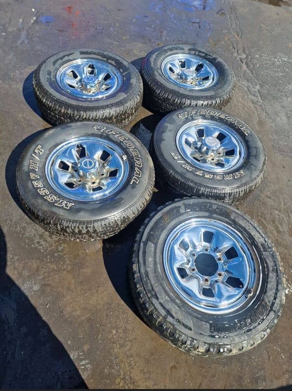 Hilux surf only 4 rims 2