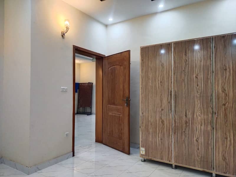 10 MARLA UPPER PORTION AVAILABLE FOR RENT IN VALANCIA HOUSING SOCIETY 2