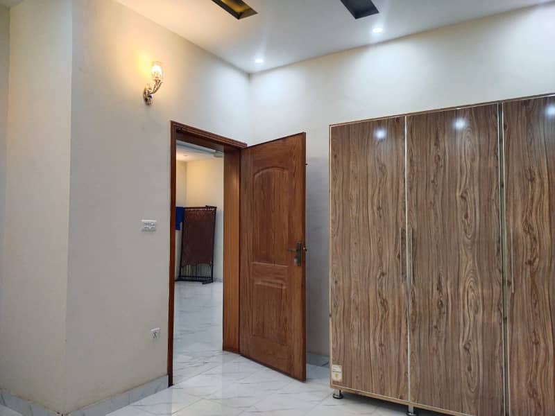 10 MARLA UPPER PORTION AVAILABLE FOR RENT IN VALANCIA HOUSING SOCIETY 4