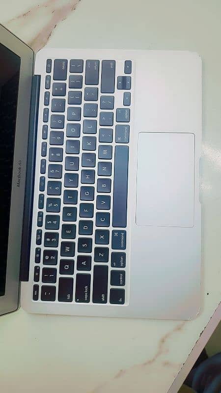 Macbook Air 2015 11inc core i5 4/128 A1465 6