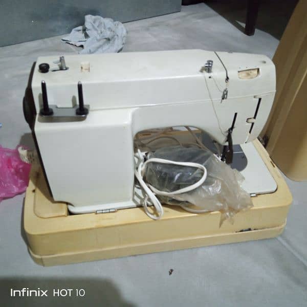 sewing machine 4