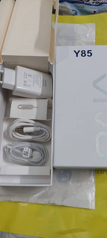 vivo y85 4/64 complete box 9