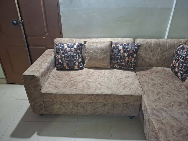 L shaped sofa with 6 cushions 2