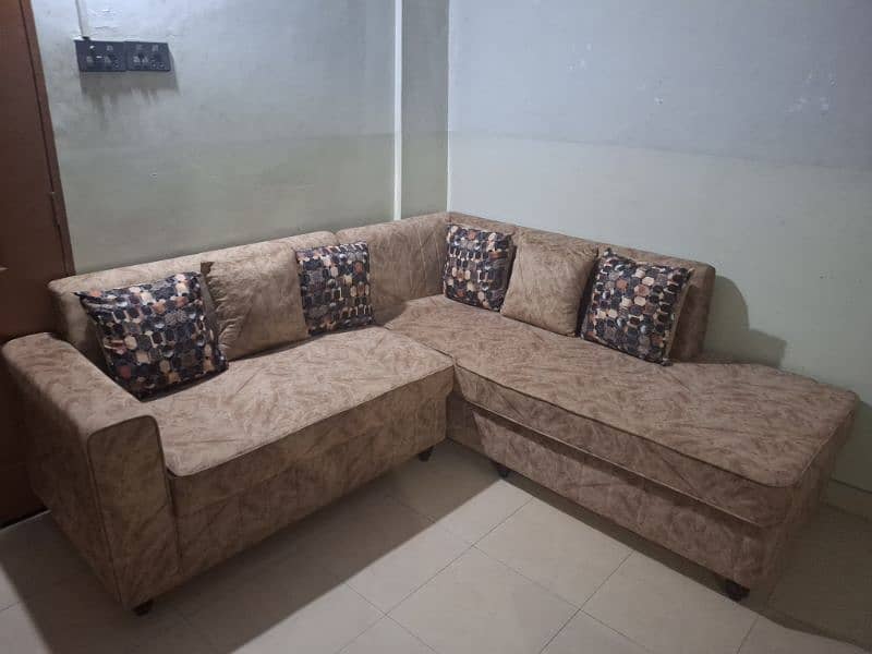 L shaped sofa with 6 cushions 3