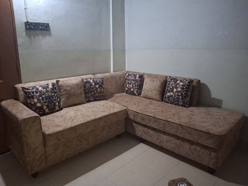 L shaped sofa with 6 cushions 4